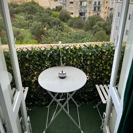 Spacious Side Seaview شقة