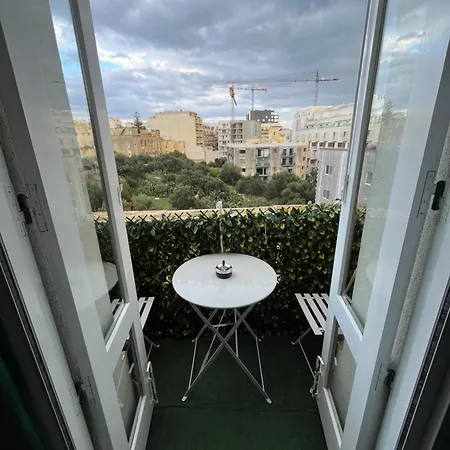 Spacious Side Seaview شقة