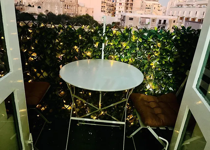 Spacious Side Seaview